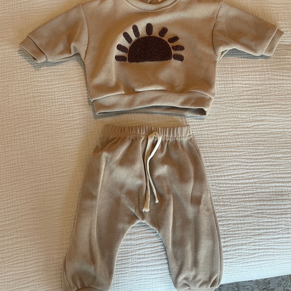 Wyld Bub Tan Sweatshirt and Pants Set